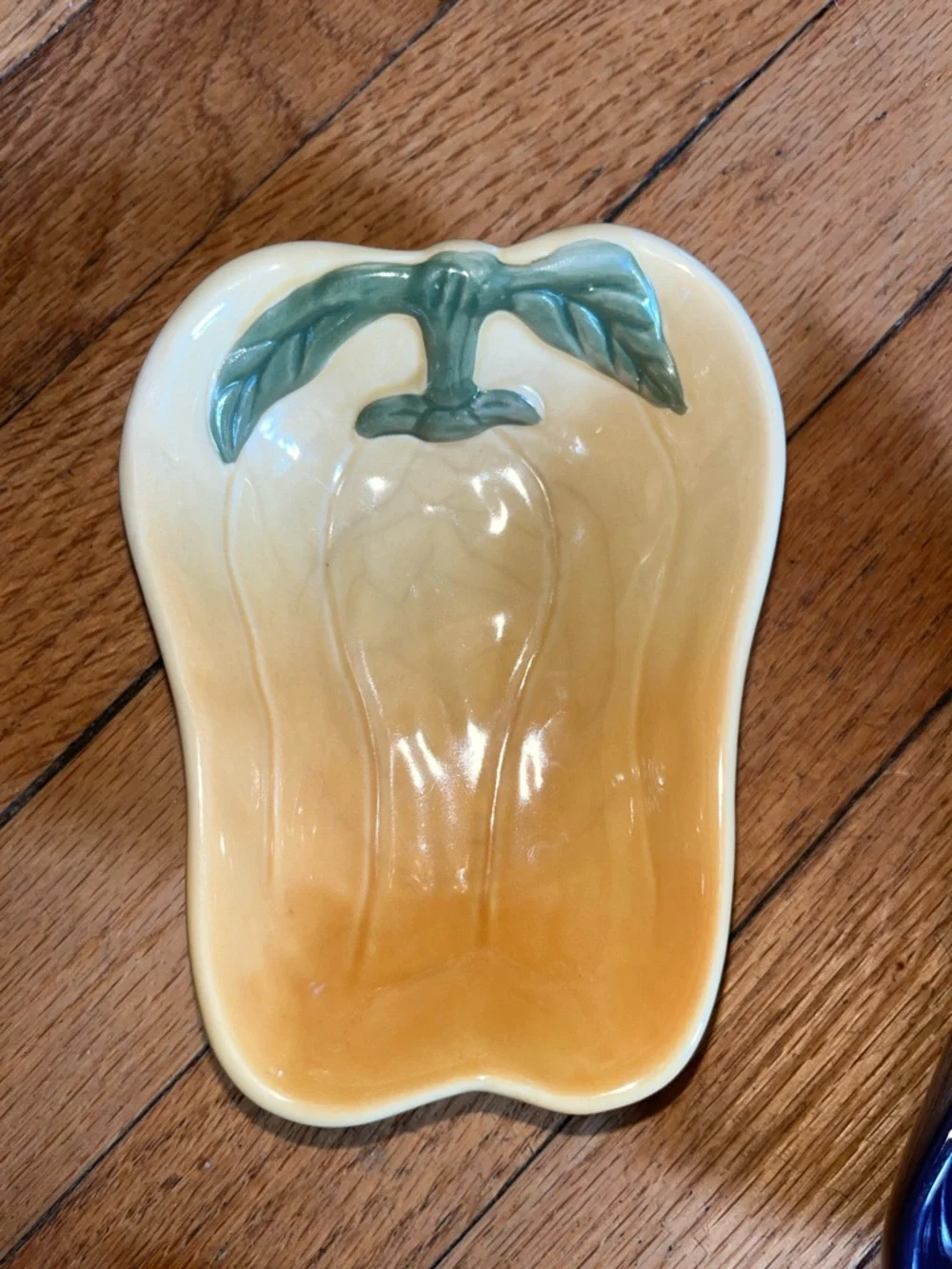 Set of 2 Williams Sonoma Jardin Potager Eggplant and Yellow Pepper dishes